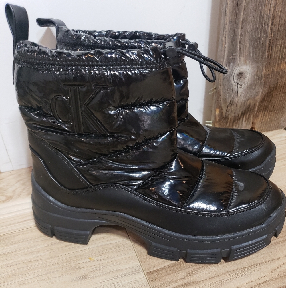 Calvin Klein Women Delicia CK Logo Puffy Black Cold Weather Boots Slip On Lug So